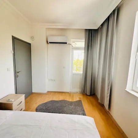 Denize Yakin, Ferah Appartement *