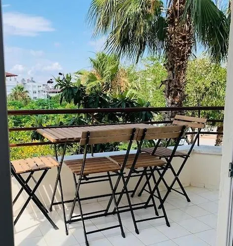 Denize Yakin, Ferah Διαμέρισμα