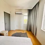 Denize Yakin, Ferah Apartmán *