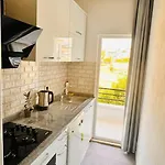 Denize Yakin, Ferah Apartmán *