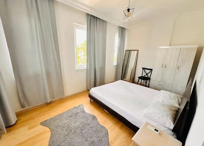 Denize Yakin, Ferah Апартаменты